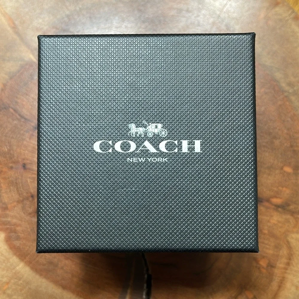 NEW IN BOX COACH 32mm RUBY WATCH WITH SIGNATURE FACE - Picture 11 of 16